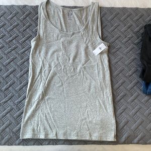 Plain Gap tank NWT